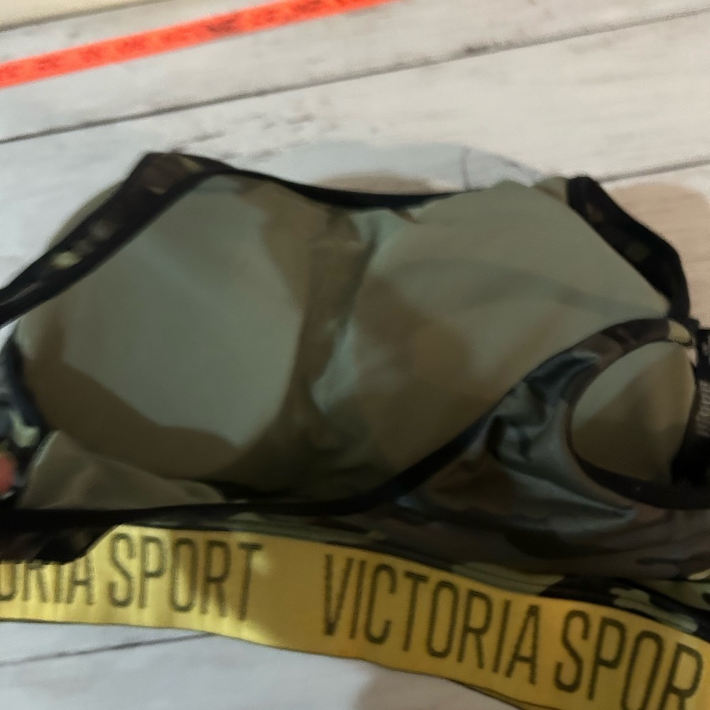 Victoria's Secret Camo Sports Bra & Leggings Set - Green, Black, Yellow - Picture 8 of 13
